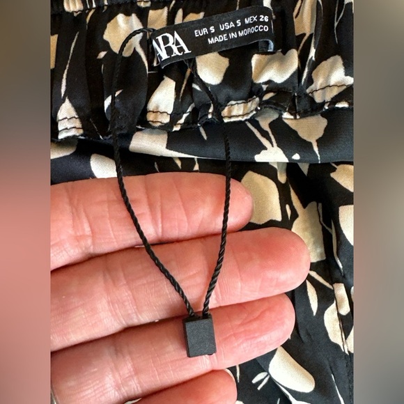 ZARA black and ivory satin easy care halter top - Picture 9 of 11